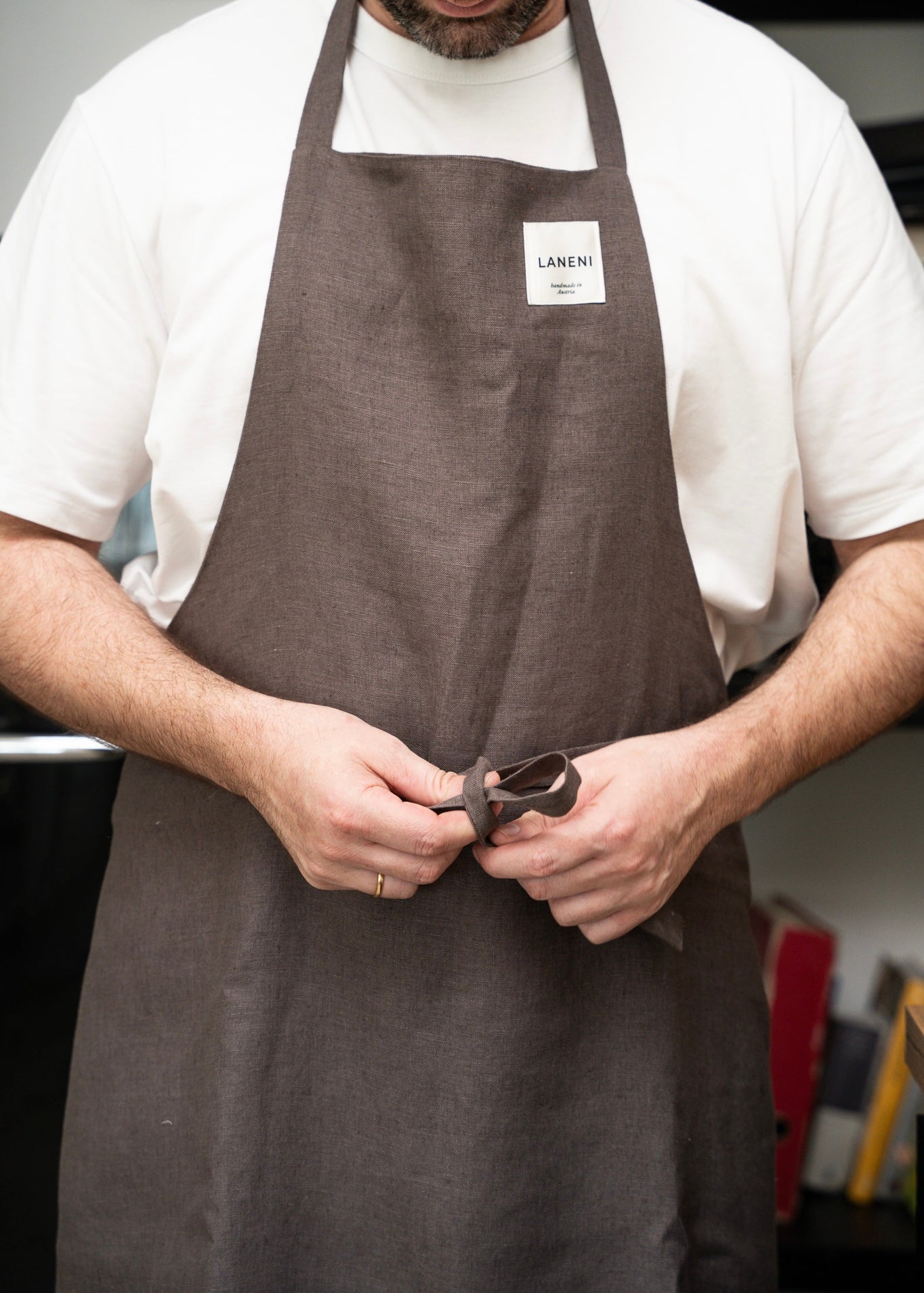 LANENI APRON MOCCA BROWN