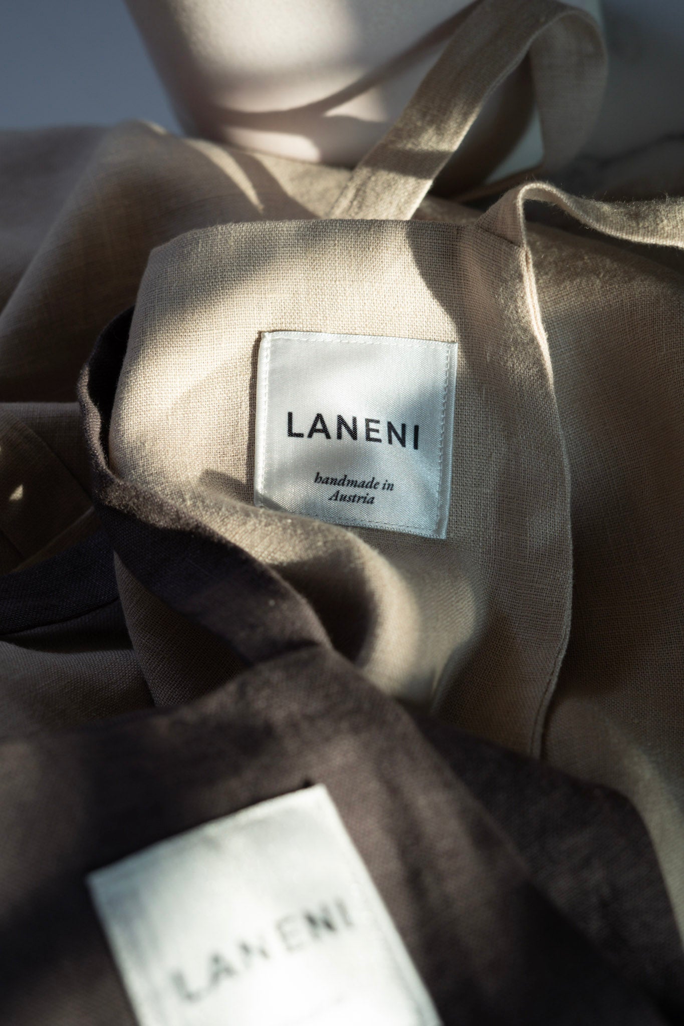 LANENI APRON MOCCA BROWN
