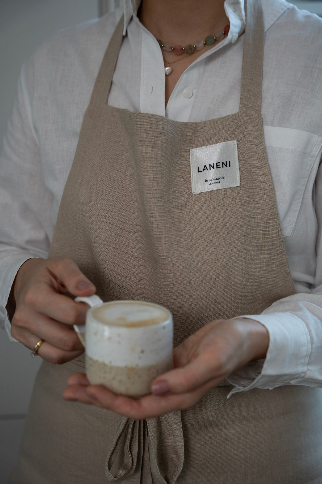 LANENI APRON SAND BEIGE